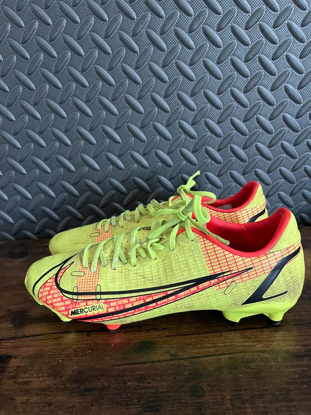 Nike Vapor 14 ACADEMY FG/MG Volt Yellow Red Soccer Cleats Men's Sz 6 CU5691-760